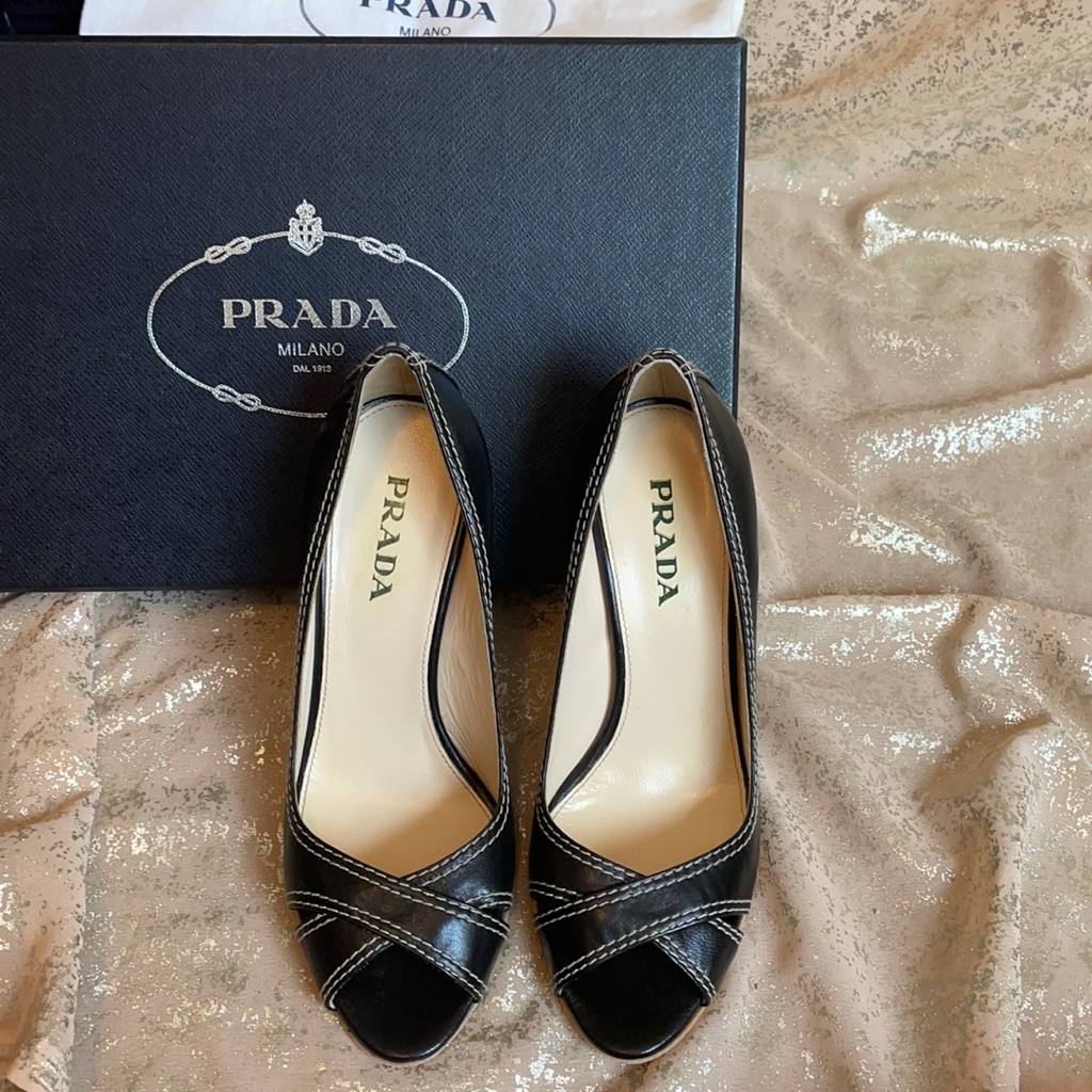 Prada Black Stitch Nappa Delave Classic Heels!